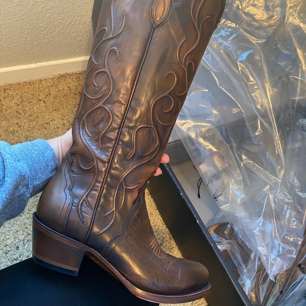 Lucchese size 8.5 cowgirl boots